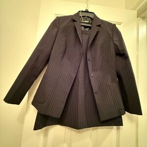 Vogue Womens Pinstripe Suit Size 36 Like New